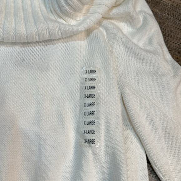 Sweater​​ - Picture 3 of 5